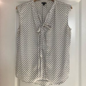 Nice sleeveless Ann Taylor top!